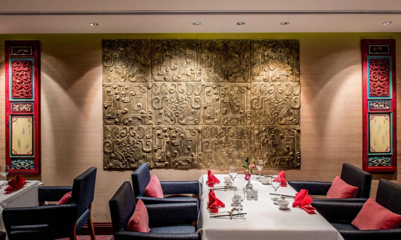 Radisson Blu Hotel, Kuwait Kuwait City Exteriér fotografie The interior of the restaurant