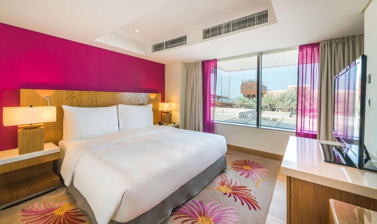 Radisson Blu Hotel, Kuwait Kuwait City Exteriér fotografie A bedroom at the hotel
