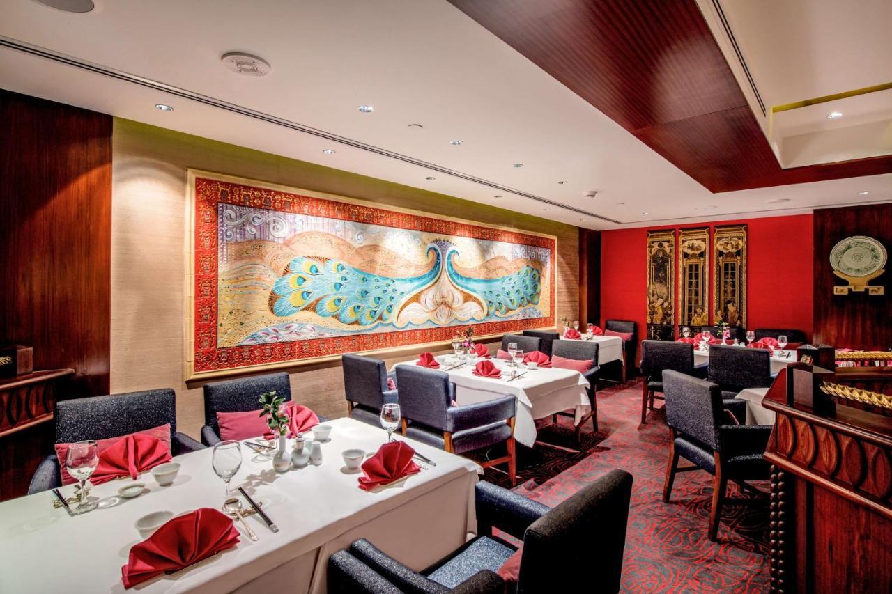 Radisson Blu Hotel, Kuwait Kuwait City Exteriér fotografie The interior of the restaurant