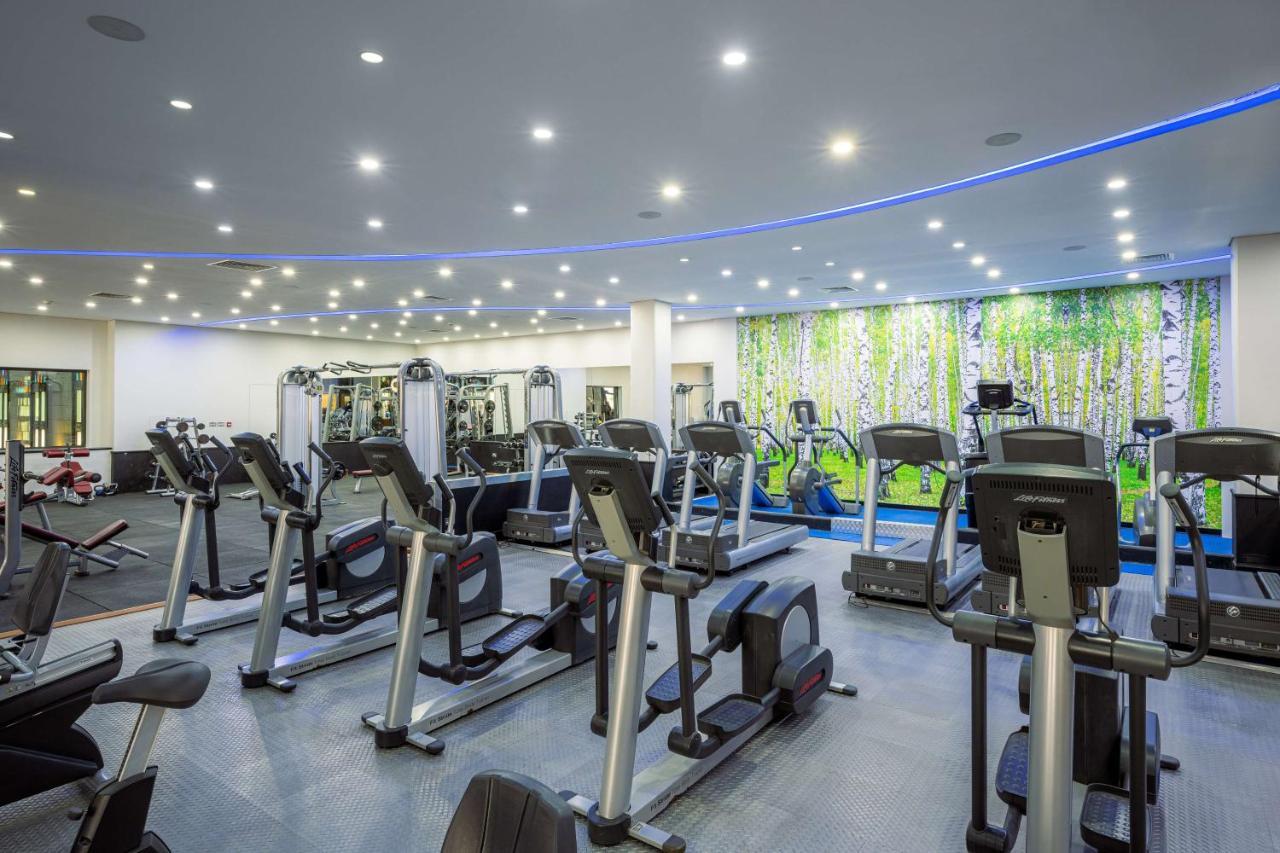 Radisson Blu Hotel, Kuwait Kuwait City Exteriér fotografie The gym at the hotel