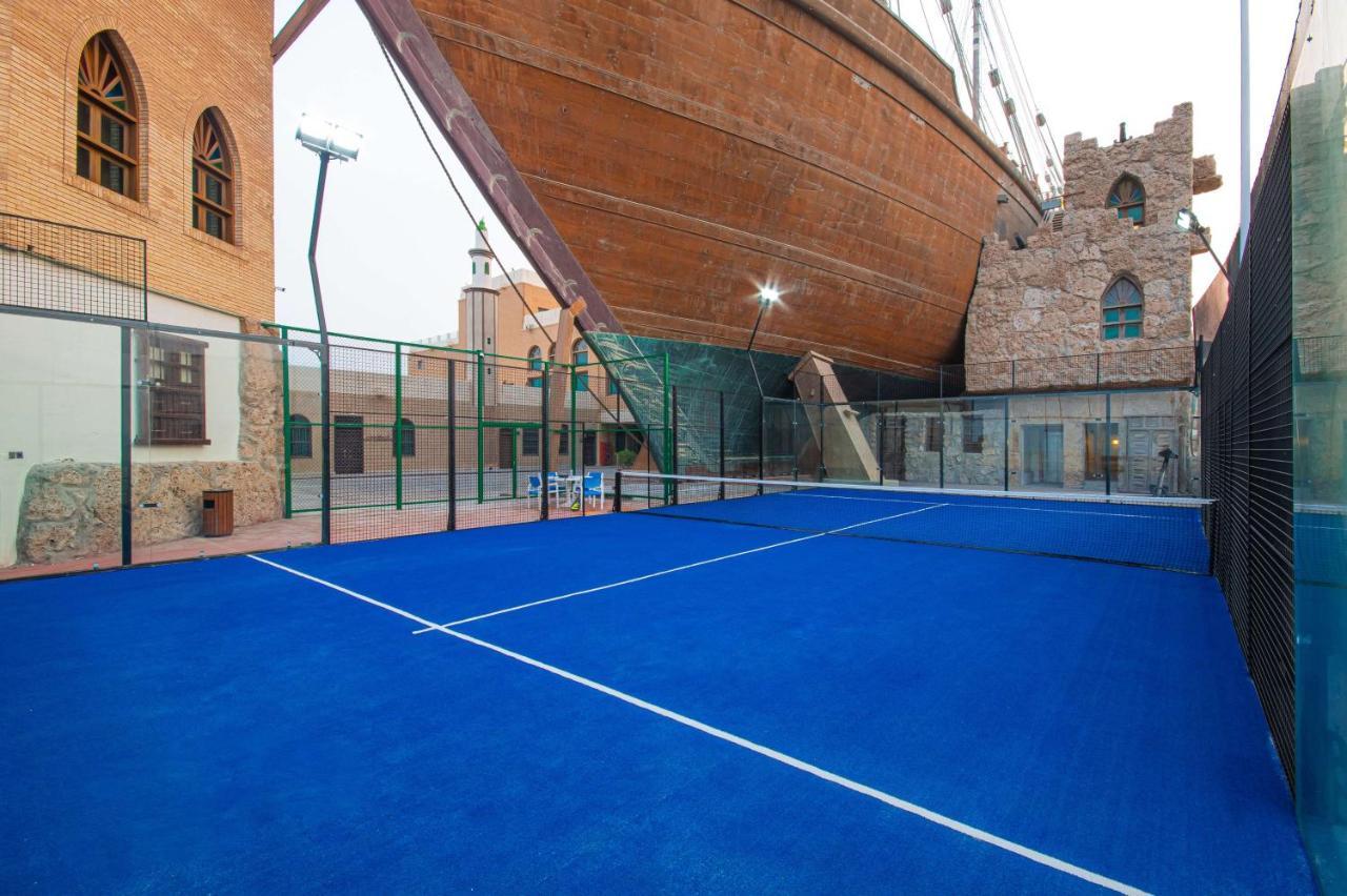 Radisson Blu Hotel, Kuwait Kuwait City Exteriér fotografie A paddle tennis court in Murcia, Spain